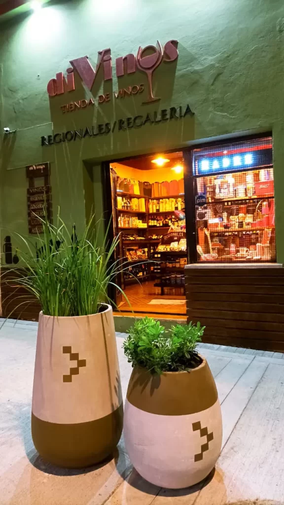 diVinos Tienda de Vinos, Regionales y Regalería